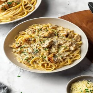 Tallarin a lo Alfredo con Pollo